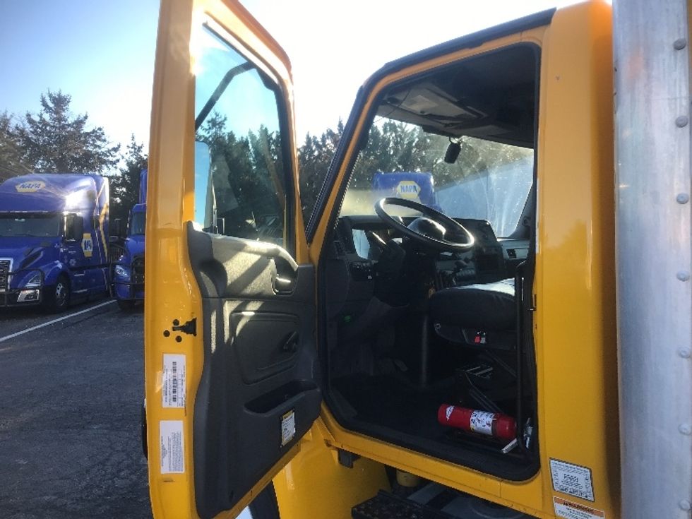 Medium Duty Box Truck-Light and Medium Duty Trucks-International-2021-MV607-Harrisburg-PA-206,298\n\t\tmiles-$ 41,250 - Image 16