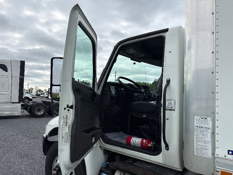 Medium Duty Box Truck-Light and Medium Duty Trucks-International-2021-MV607-Harrisburg-PA-317,111\n\t\tmiles-$ 27,000 - Image 15