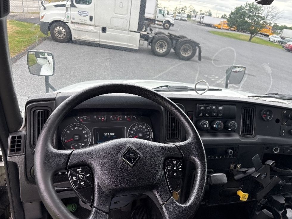 Medium Duty Box Truck-Light and Medium Duty Trucks-International-2021-MV607-Harrisburg-PA-317,111\n\t\tmiles-$ 27,000 - Image 17
