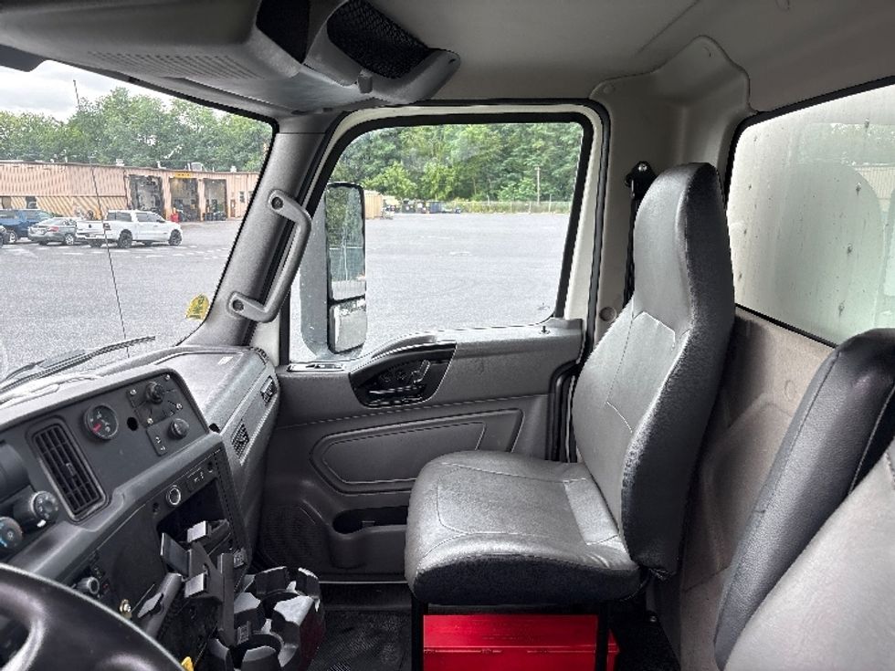 Medium Duty Box Truck-Light and Medium Duty Trucks-International-2021-MV607-Harrisburg-PA-317,111\n\t\tmiles-$ 27,000 - Image 18