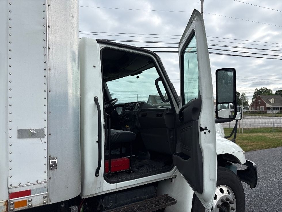 Medium Duty Box Truck-Light and Medium Duty Trucks-International-2021-MV607-Harrisburg-PA-317,111\n\t\tmiles-$ 27,000 - Image 19