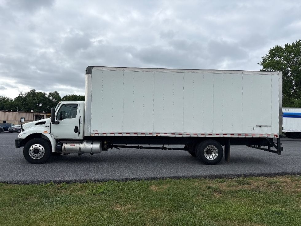Medium Duty Box Truck-Light and Medium Duty Trucks-International-2021-MV607-Harrisburg-PA-317,111\n\t\tmiles-$ 27,000 - Image 4