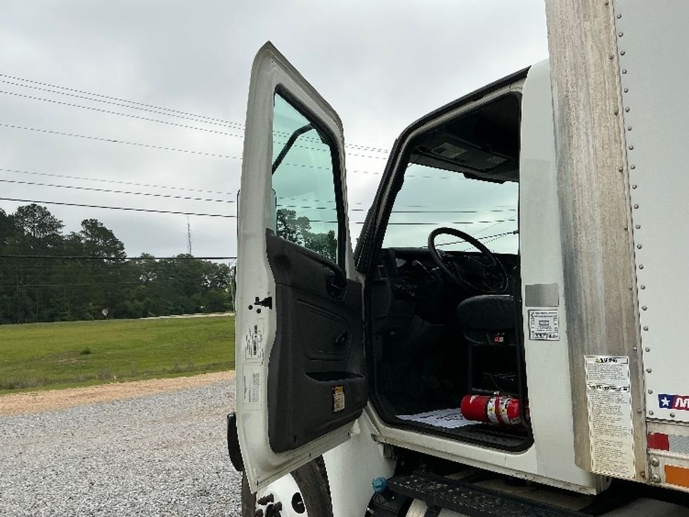 Medium Duty Box Truck-Light and Medium Duty Trucks-International-2021-MV607-Hattiesburg-MS-133,523\n\t\tmiles-$ 62,750 - Image 16