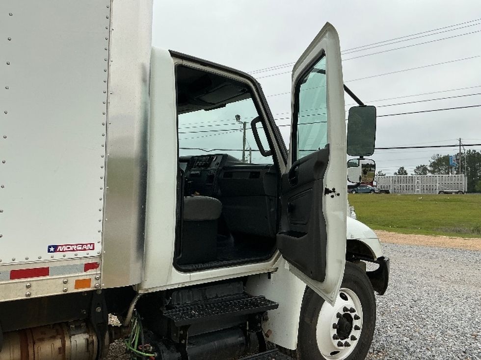 Medium Duty Box Truck-Light and Medium Duty Trucks-International-2021-MV607-Hattiesburg-MS-133,523\n\t\tmiles-$ 62,750 - Image 20