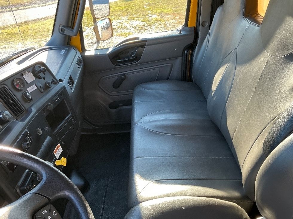 Medium Duty Box Truck-Light and Medium Duty Trucks-International-2021-MV607-Hattiesburg-MS-220,655\n\t\tmiles-$ 39,250 - Image 18