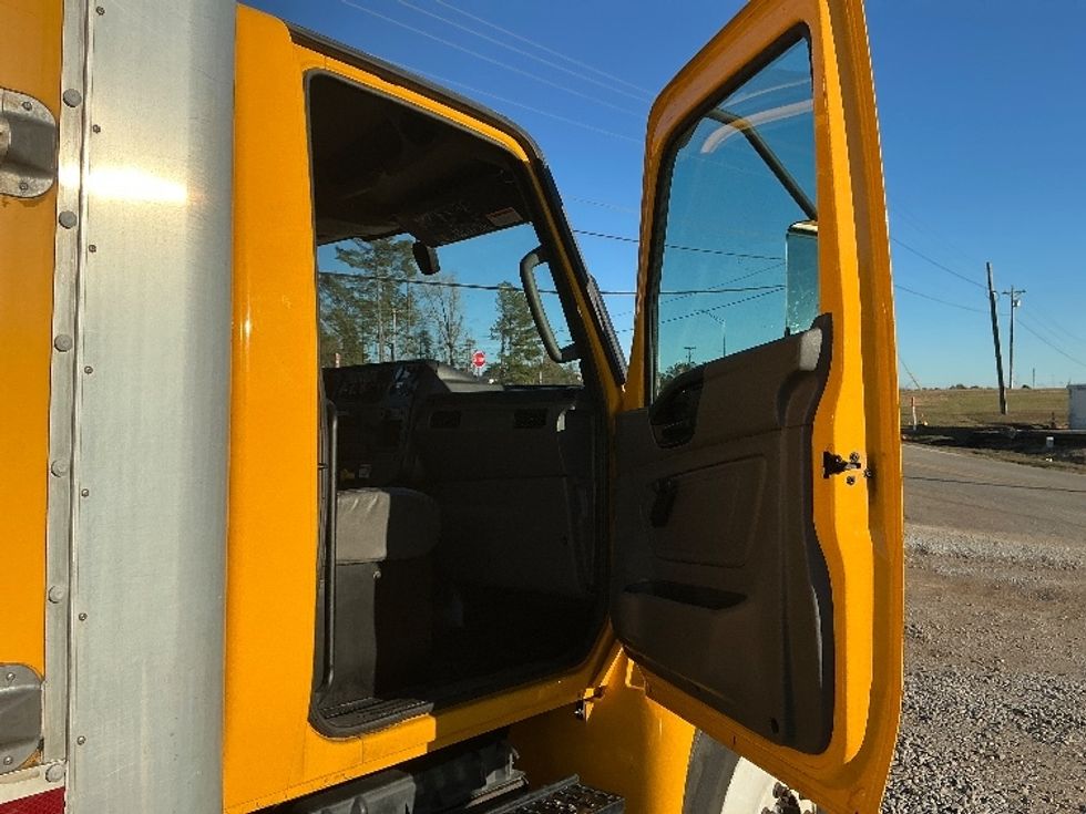 Medium Duty Box Truck-Light and Medium Duty Trucks-International-2021-MV607-Hattiesburg-MS-220,655\n\t\tmiles-$ 39,250 - Image 19