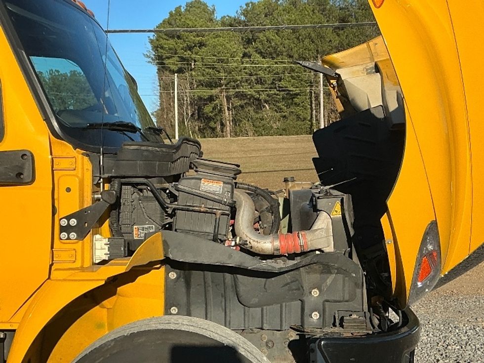 Medium Duty Box Truck-Light and Medium Duty Trucks-International-2021-MV607-Hattiesburg-MS-220,655\n\t\tmiles-$ 39,250 - Image 22