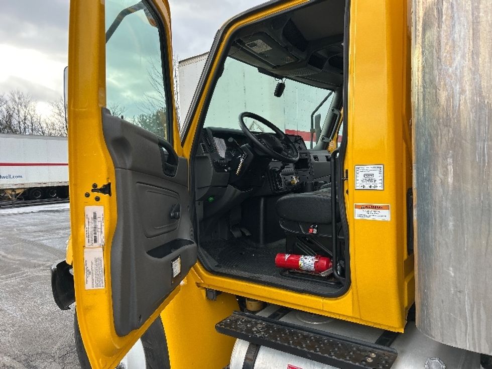 Medium Duty Box Truck-Light and Medium Duty Trucks-International-2021-MV607-Hazleton-PA-181,778\n\t\tmiles-$ 43,000 - Image 15