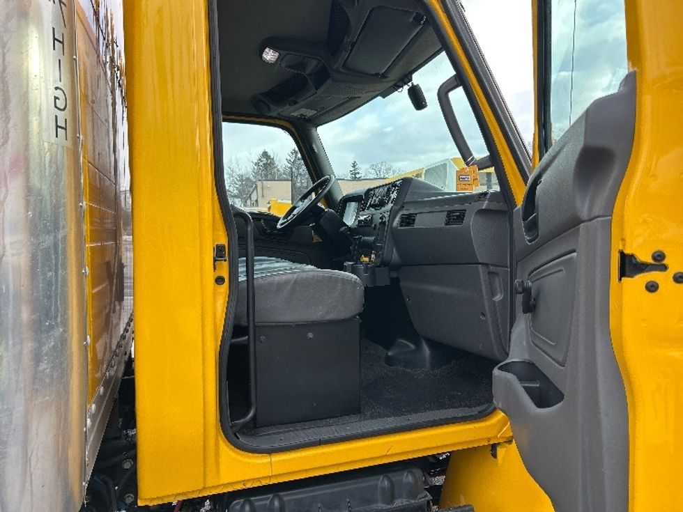 Medium Duty Box Truck-Light and Medium Duty Trucks-International-2021-MV607-Hazleton-PA-181,778\n\t\tmiles-$ 43,000 - Image 19