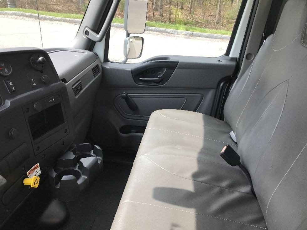Medium Duty Box Truck-Light and Medium Duty Trucks-International-2021-MV607-Hazleton-PA-54,465\n\t\tmiles-$ 66,250 - Image 19