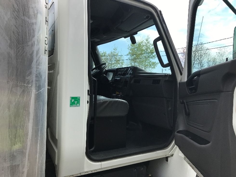 Medium Duty Box Truck-Light and Medium Duty Trucks-International-2021-MV607-Hazleton-PA-54,465\n\t\tmiles-$ 66,250 - Image 20