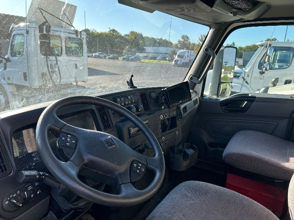 Medium Duty Box Truck-Light and Medium Duty Trucks-International-2021-MV607-Holland-MI-171,399\n\t\tmiles-$ 59,000 - Image 17