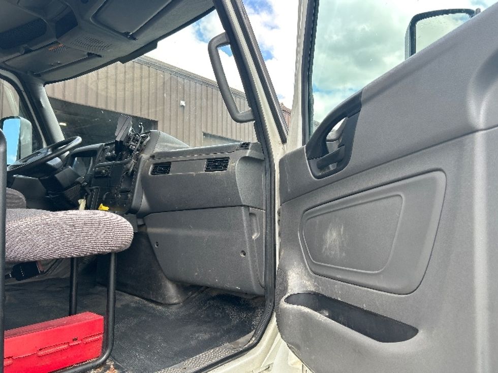Medium Duty Box Truck-Light and Medium Duty Trucks-International-2021-MV607-Holland-MI-171,399\n\t\tmiles-$ 59,000 - Image 20