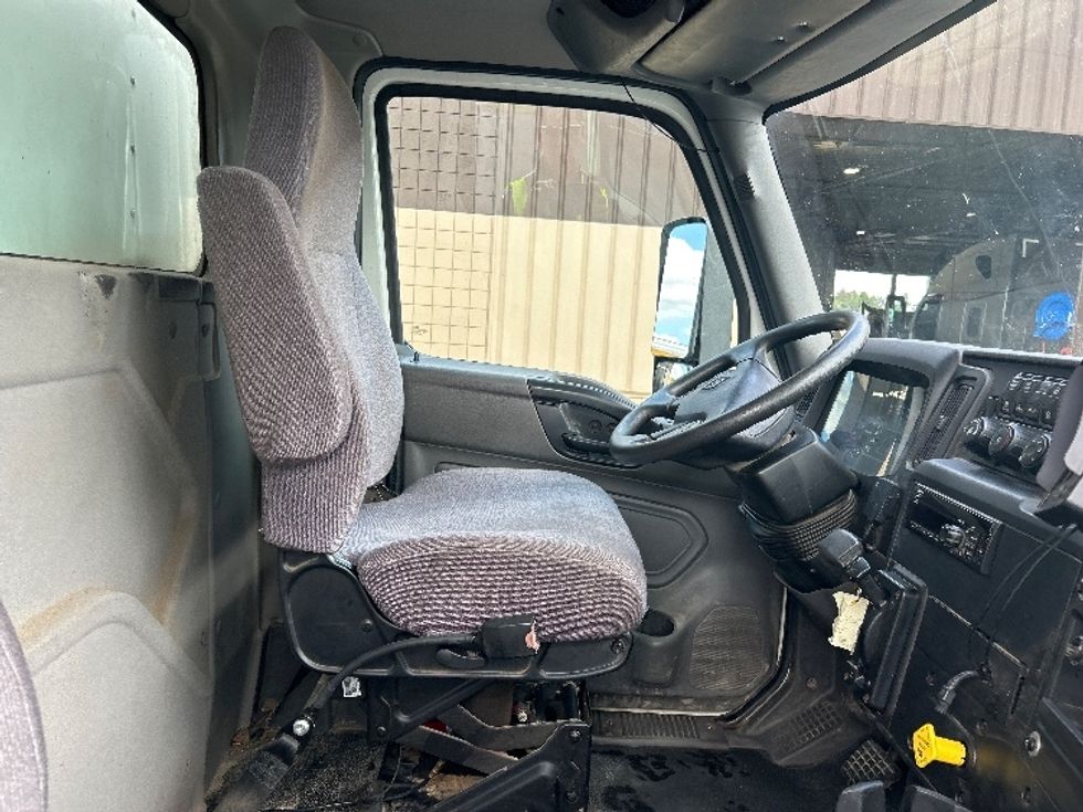 Medium Duty Box Truck-Light and Medium Duty Trucks-International-2021-MV607-Holland-MI-171,399\n\t\tmiles-$ 59,000 - Image 22