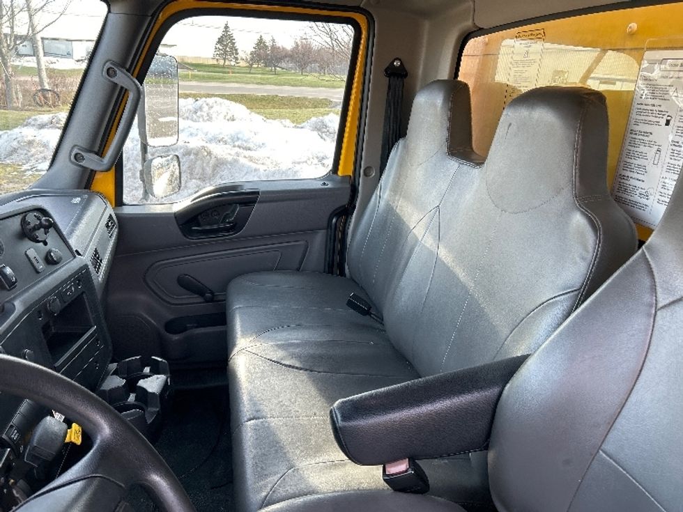 Medium Duty Box Truck-Light and Medium Duty Trucks-International-2021-MV607-Holland-MI-194,887\n\t\tmiles-$ 42,000 - Image 17