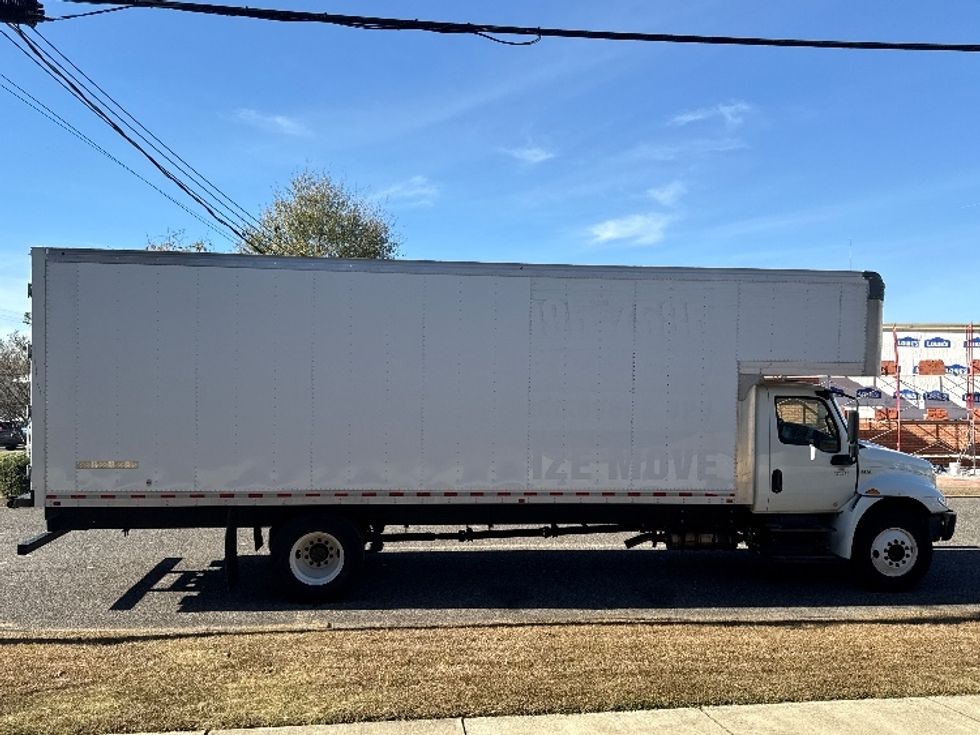 Medium Duty Box Truck-Light and Medium Duty Trucks-International-2021-MV607-Homewood-AL-155,423\n\t\tmiles-$ 68,750 - Image 15