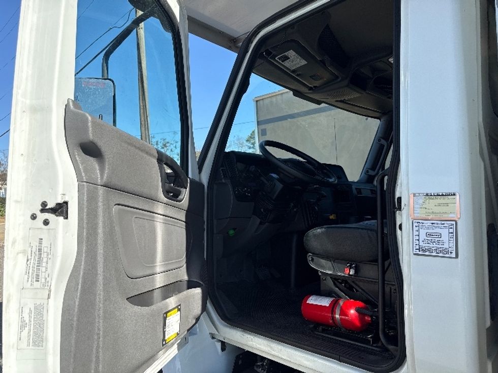 Medium Duty Box Truck-Light and Medium Duty Trucks-International-2021-MV607-Homewood-AL-155,423\n\t\tmiles-$ 68,750 - Image 16