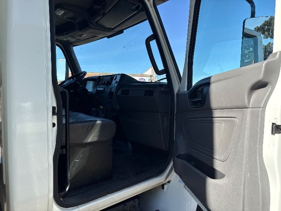 Medium Duty Box Truck-Light and Medium Duty Trucks-International-2021-MV607-Homewood-AL-155,423\n\t\tmiles-$ 68,750 - Image 20