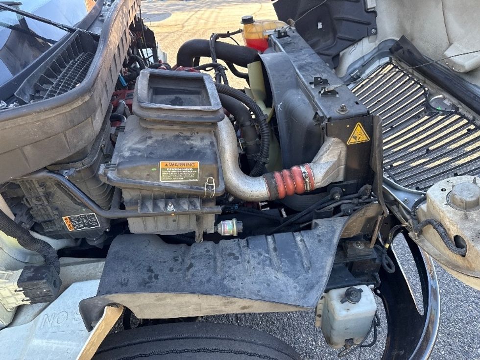 Medium Duty Box Truck-Light and Medium Duty Trucks-International-2021-MV607-Homewood-AL-155,423\n\t\tmiles-$ 68,750 - Image 23