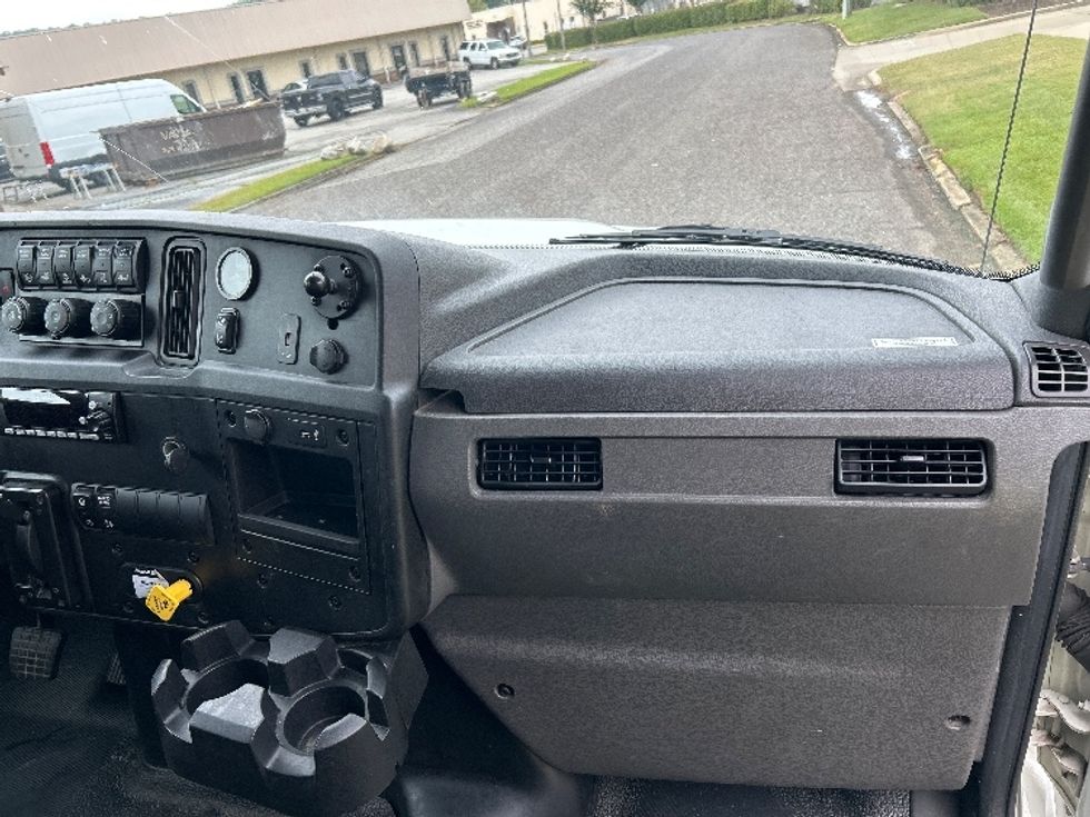 Medium Duty Box Truck-Light and Medium Duty Trucks-International-2021-MV607-Homewood-AL-233,244\n\t\tmiles-$ 47,500 - Image 21