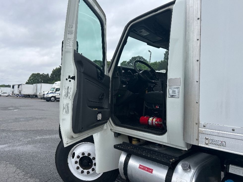 Medium Duty Box Truck-Light and Medium Duty Trucks-International-2021-MV607-Hot Springs-AR-135,692\n\t\tmiles-$ 61,750 - Image 16