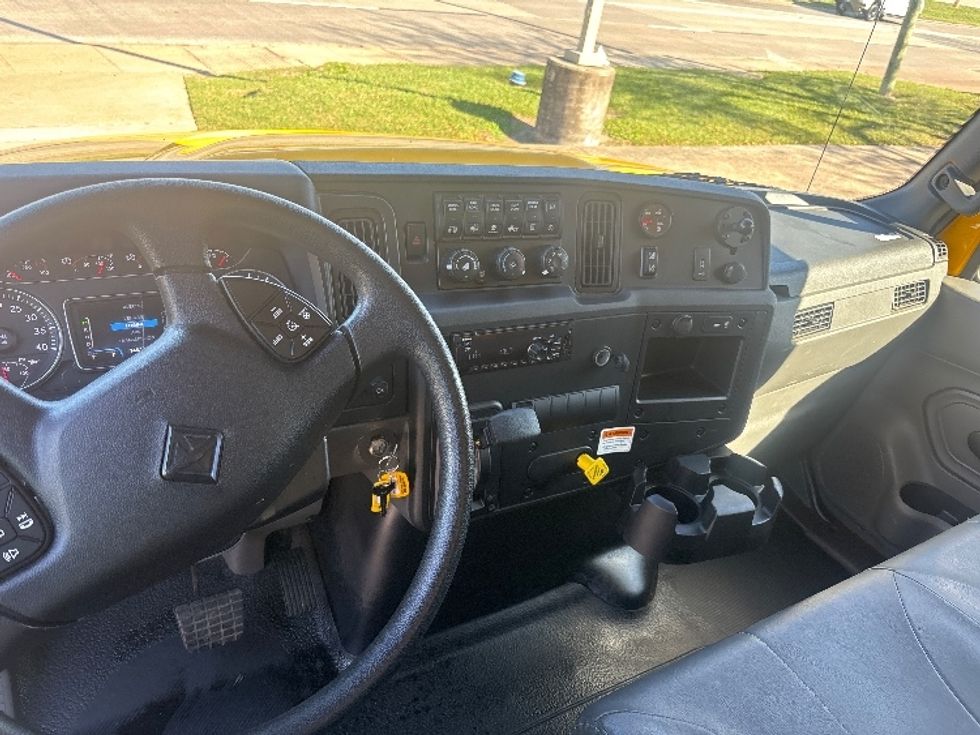 Medium Duty Box Truck-Light and Medium Duty Trucks-International-2021-MV607-Houston-TX-145,114\n\t\tmiles-$ 43,750 - Image 17