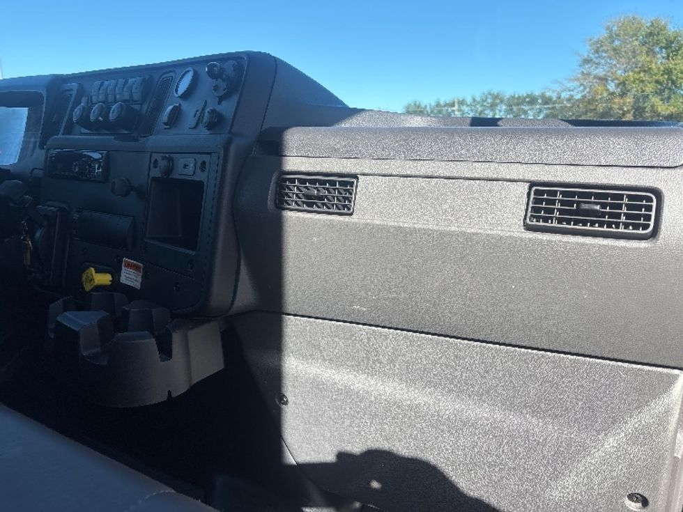 Medium Duty Box Truck-Light and Medium Duty Trucks-International-2021-MV607-Houston-TX-145,114\n\t\tmiles-$ 43,750 - Image 20