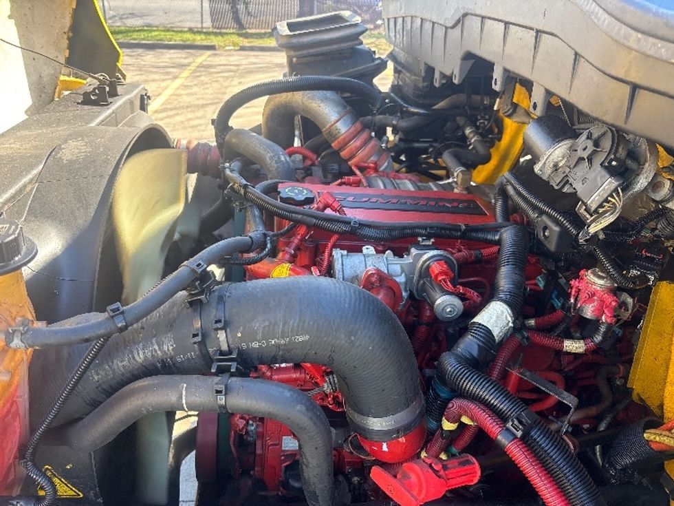 Medium Duty Box Truck-Light and Medium Duty Trucks-International-2021-MV607-Houston-TX-145,114\n\t\tmiles-$ 43,750 - Image 22