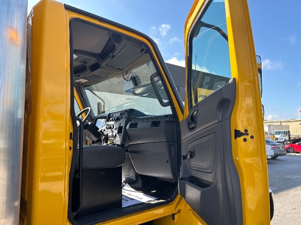 Medium Duty Box Truck-Light and Medium Duty Trucks-International-2021-MV607-Houston-TX-153,937\n\t\tmiles-$ 43,000 - Image 20