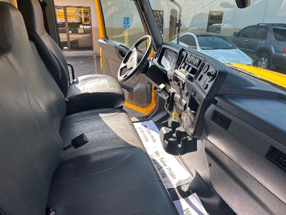 Medium Duty Box Truck-Light and Medium Duty Trucks-International-2021-MV607-Houston-TX-153,937\n\t\tmiles-$ 43,000 - Image 22