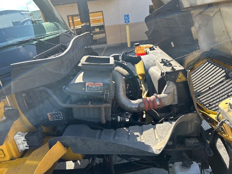 Medium Duty Box Truck-Light and Medium Duty Trucks-International-2021-MV607-Houston-TX-153,937\n\t\tmiles-$ 43,000 - Image 23