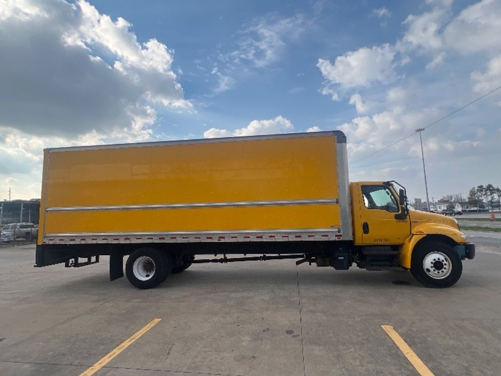 Medium Duty Box Truck-Light and Medium Duty Trucks-International-2021-MV607-Houston-TX-166,017\n\t\tmiles-$ 47,250 - Image 14