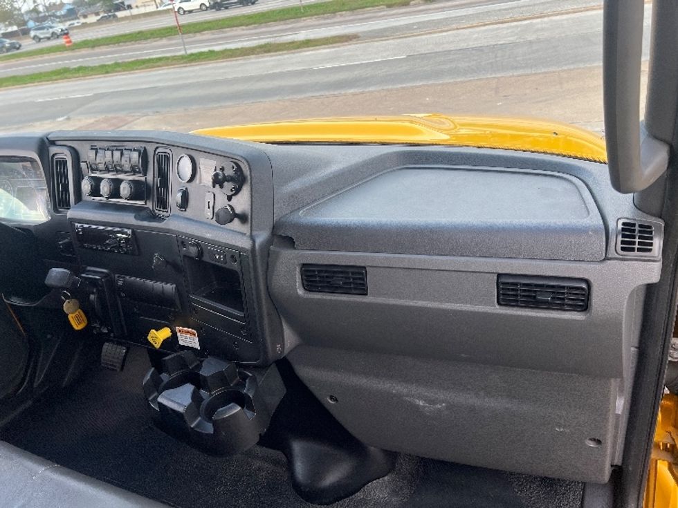 Medium Duty Box Truck-Light and Medium Duty Trucks-International-2021-MV607-Houston-TX-166,017\n\t\tmiles-$ 47,250 - Image 20