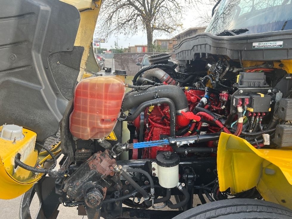 Medium Duty Box Truck-Light and Medium Duty Trucks-International-2021-MV607-Houston-TX-166,017\n\t\tmiles-$ 47,250 - Image 23