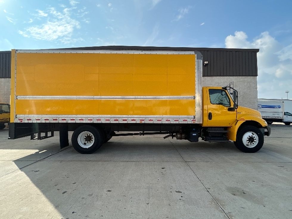 Medium Duty Box Truck-Light and Medium Duty Trucks-International-2021-MV607-Houston-TX-168,301\n\t\tmiles-$ 40,500 - Image 15