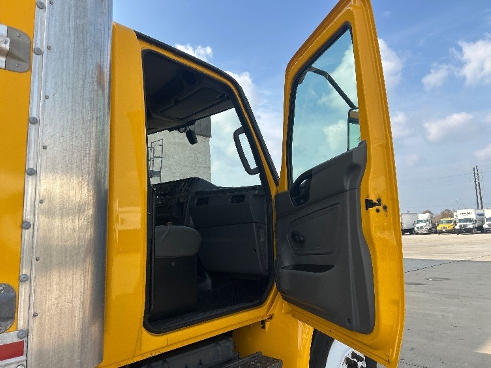 Medium Duty Box Truck-Light and Medium Duty Trucks-International-2021-MV607-Houston-TX-168,301\n\t\tmiles-$ 40,500 - Image 20