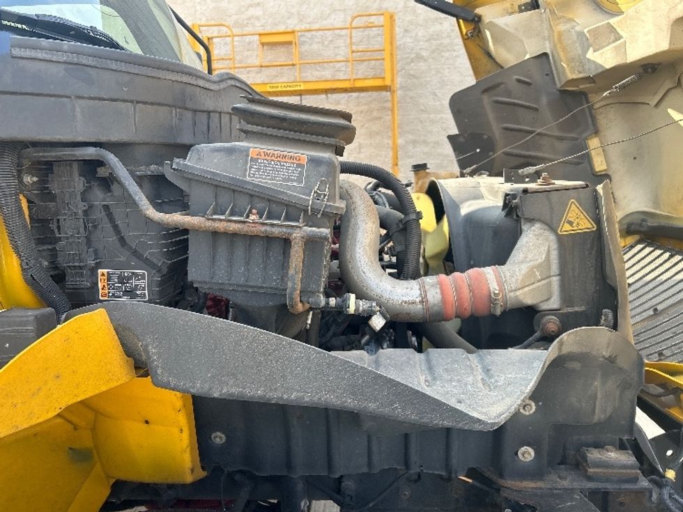 Medium Duty Box Truck-Light and Medium Duty Trucks-International-2021-MV607-Houston-TX-168,301\n\t\tmiles-$ 40,500 - Image 23