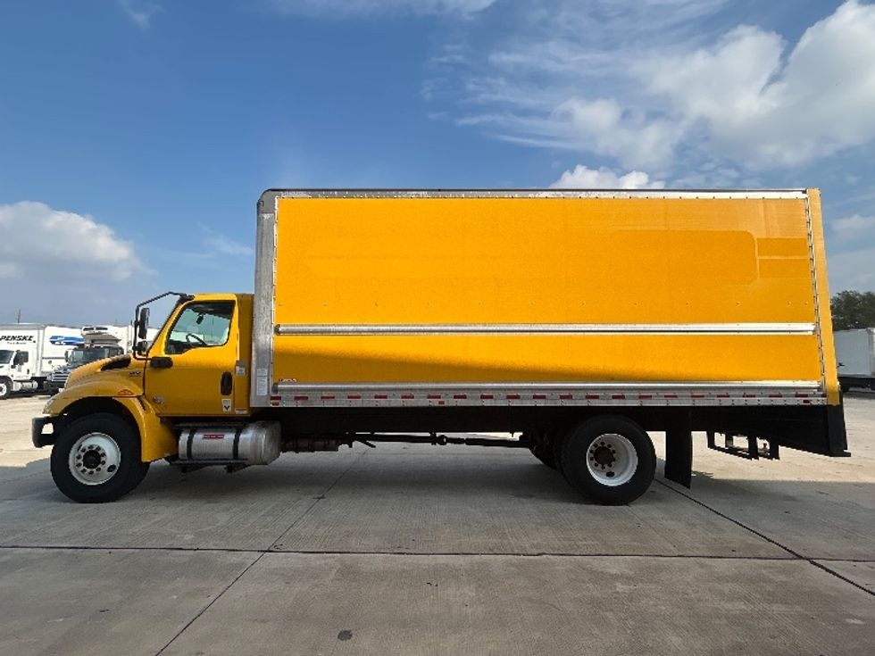 Medium Duty Box Truck-Light and Medium Duty Trucks-International-2021-MV607-Houston-TX-168,301\n\t\tmiles-$ 40,500 - Image 4