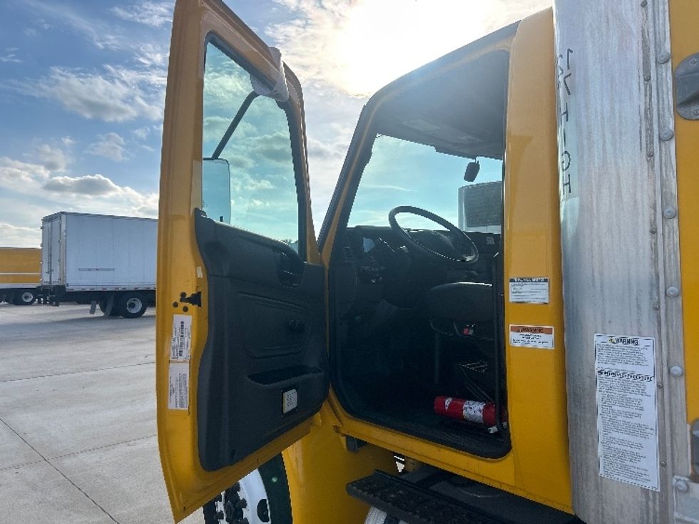 Medium Duty Box Truck-Light and Medium Duty Trucks-International-2021-MV607-Houston-TX-178,883\n\t\tmiles-$ 45,250 - Image 16