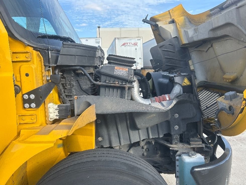 Medium Duty Box Truck-Light and Medium Duty Trucks-International-2021-MV607-Houston-TX-178,883\n\t\tmiles-$ 45,250 - Image 23