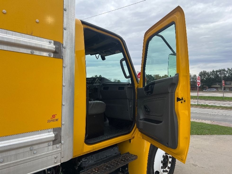 Medium Duty Box Truck-Light and Medium Duty Trucks-International-2021-MV607-Houston-TX-187,856\n\t\tmiles-$ 44,000 - Image 19