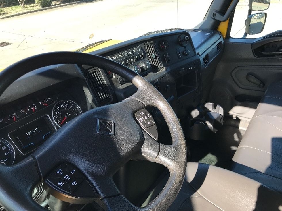 Medium Duty Box Truck-Light and Medium Duty Trucks-International-2021-MV607-Houston-TX-195,320\n\t\tmiles-$ 43,000 - Image 17