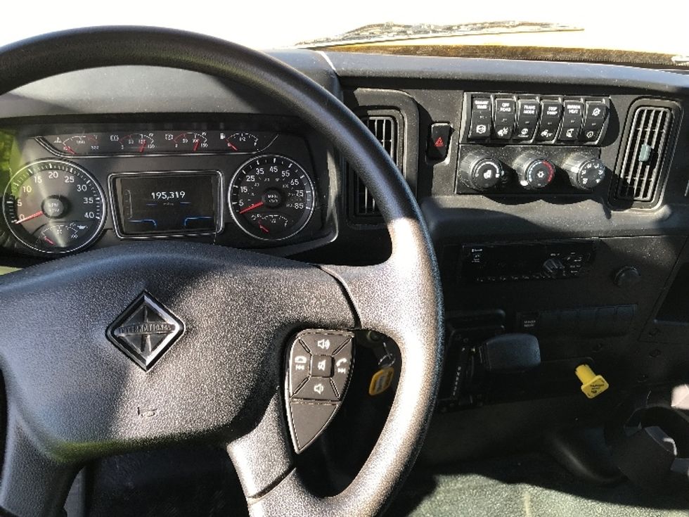 Medium Duty Box Truck-Light and Medium Duty Trucks-International-2021-MV607-Houston-TX-195,320\n\t\tmiles-$ 43,000 - Image 18