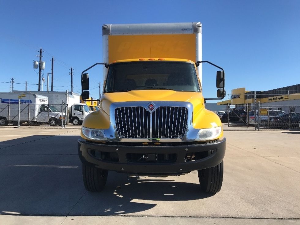 Medium Duty Box Truck-Light and Medium Duty Trucks-International-2021-MV607-Houston-TX-195,320\n\t\tmiles-$ 43,000 - Image 2