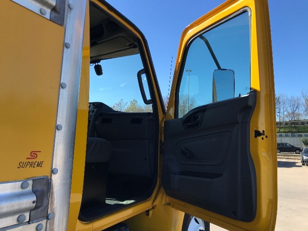 Medium Duty Box Truck-Light and Medium Duty Trucks-International-2021-MV607-Houston-TX-195,320\n\t\tmiles-$ 43,000 - Image 20