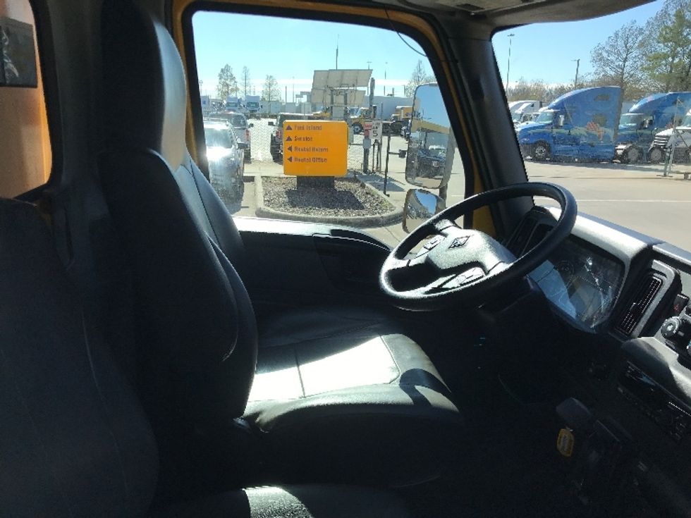 Medium Duty Box Truck-Light and Medium Duty Trucks-International-2021-MV607-Houston-TX-195,320\n\t\tmiles-$ 43,000 - Image 22