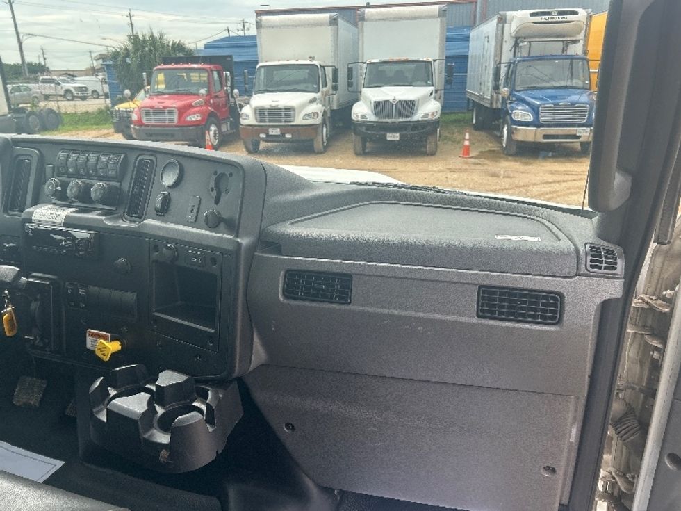 Medium Duty Box Truck-Light and Medium Duty Trucks-International-2021-MV607-Houston-TX-201,137\n\t\tmiles-$ 50,500 - Image 21