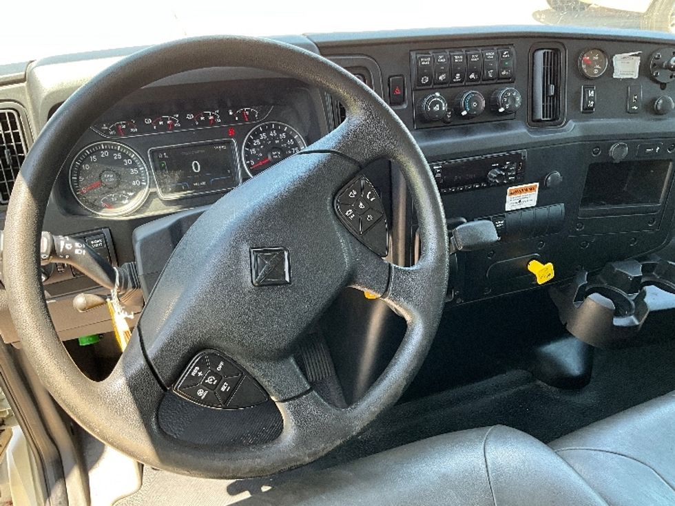 Medium Duty Box Truck-Light and Medium Duty Trucks-International-2021-MV607-Houston-TX-206,186\n\t\tmiles-$ 49,000 - Image 18