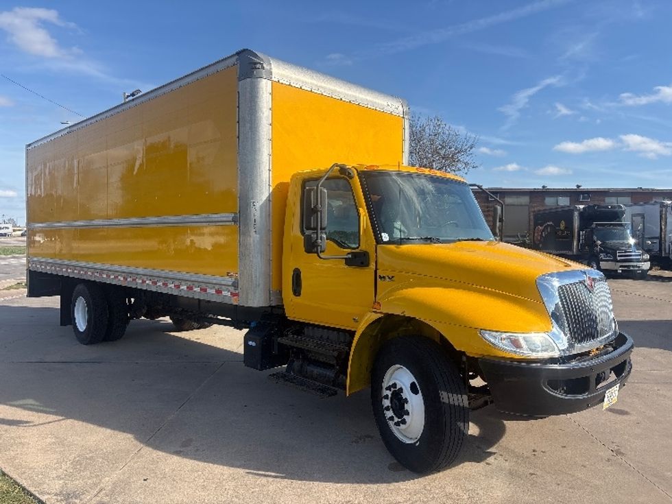 Medium Duty Box Truck-Light and Medium Duty Trucks-International-2021-MV607-Houston-TX-206,653\n\t\tmiles-$ 41,250 - Image 1