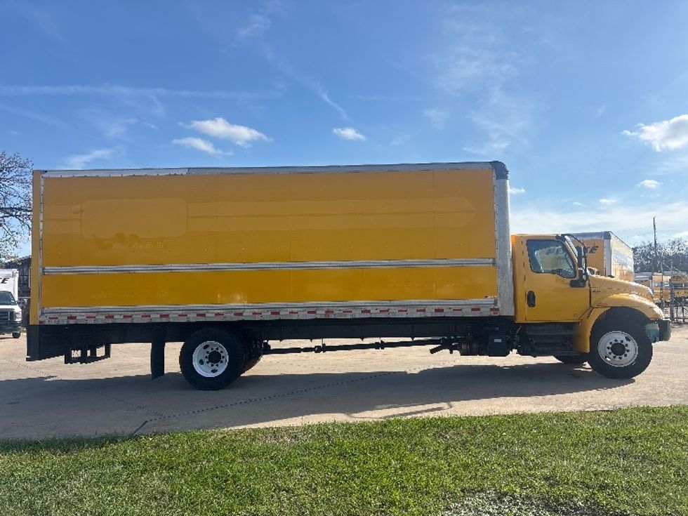 Medium Duty Box Truck-Light and Medium Duty Trucks-International-2021-MV607-Houston-TX-206,653\n\t\tmiles-$ 41,250 - Image 13
